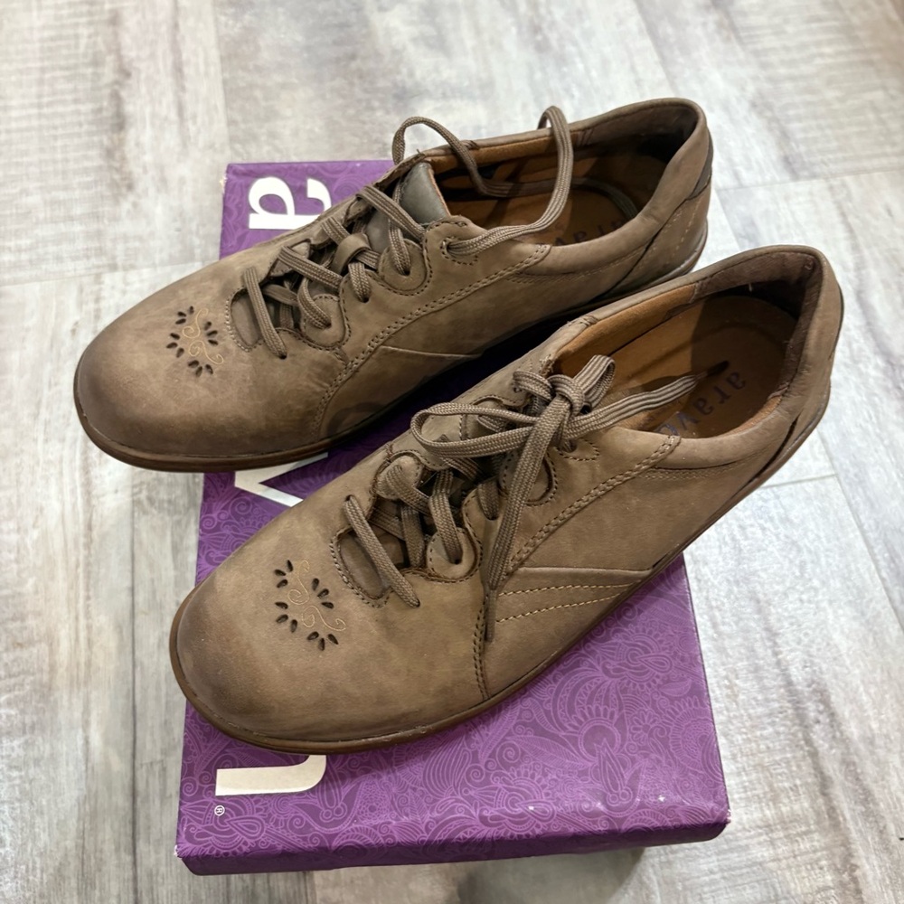 Aravon Delilah Leather Lace Up Stone Shoes 8.5
